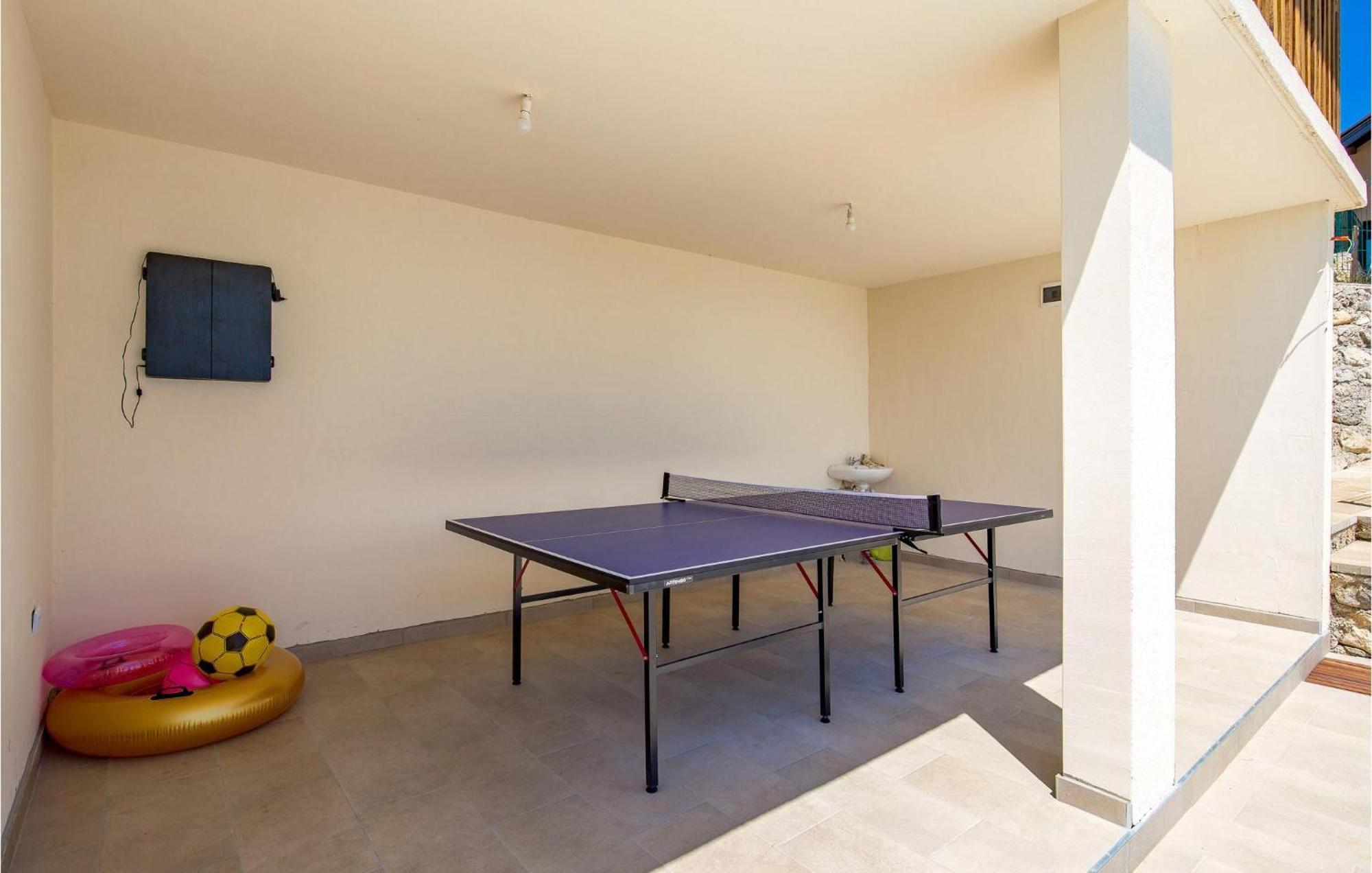 1 Bedroom Beautiful Apartment In ราโควิซา ภายนอก รูปภาพ